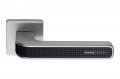 Дверная ручка Tecno Satin Chrome + Carbon на угольной розетке от Momo Design Colombo Design