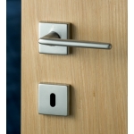 Пара ручек Ghidini Модель простая OCS M18 Розетка и вентиляционные отверстия